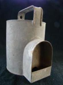 Metal one piece waterer, hanging type